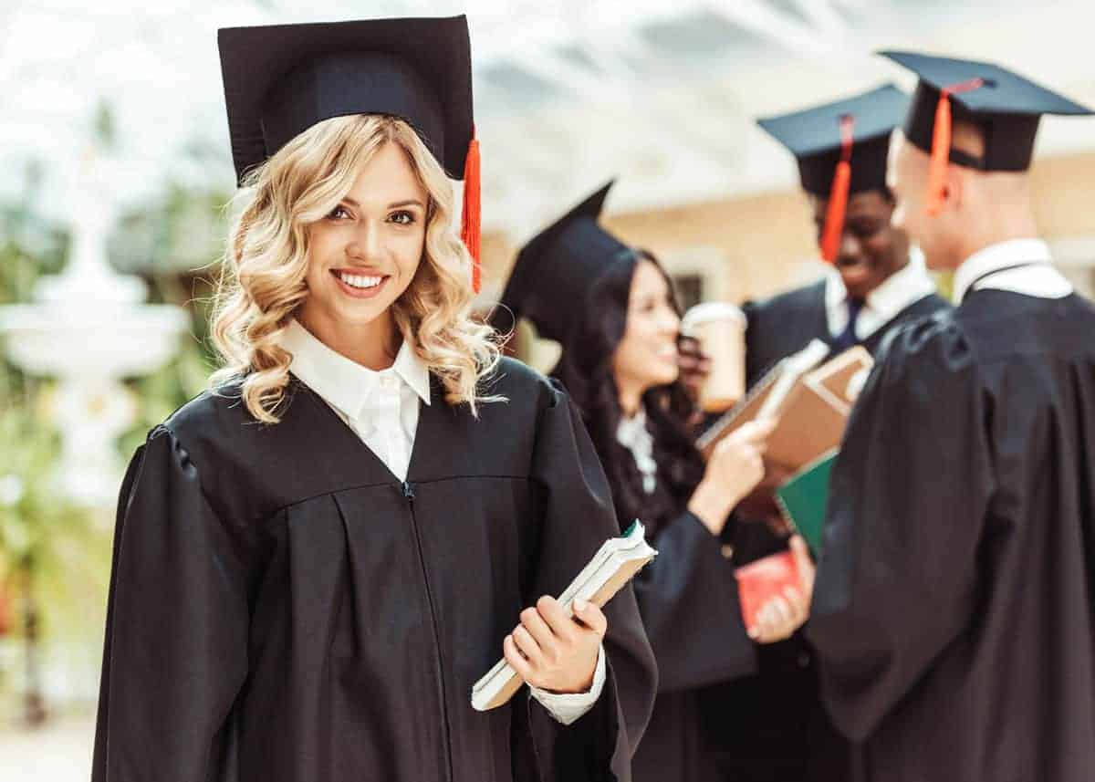 College Gifts For Her : 10 Fun And Exciting College Graduation Gift Ideas For Her Edible Blog / If she's like me, college didn't quite give her time to hone her cooking skills.